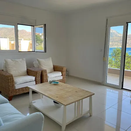 Semesterbostad Locals *