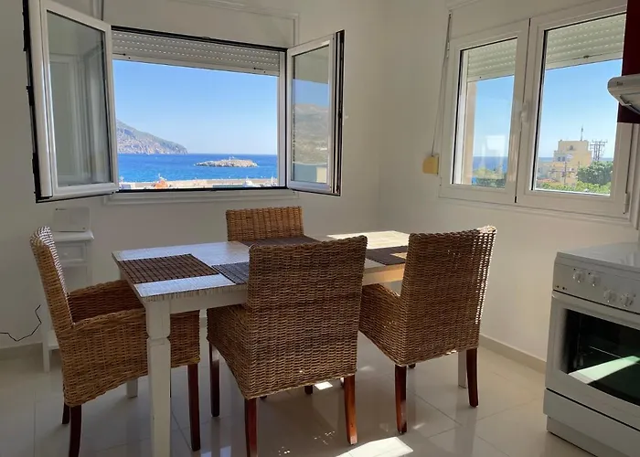 Locals بيت للعطل *