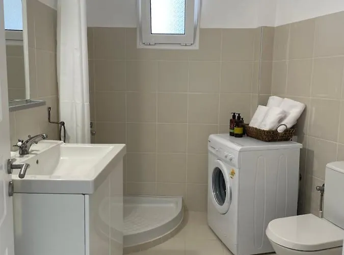 Locals بيت للعطل كارباثوس