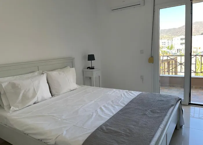 Locals بيت للعطل *